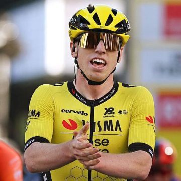 Британский подросток Бреннан выигрывает Романди открывающую сцену