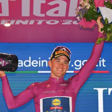 369c94a5fcdfdf11bcde8471675da76e Педерсен выигрывает пятый этап Джиро с Pidcock третьим