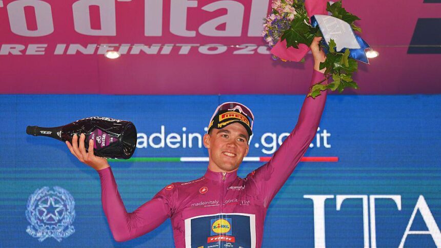 369c94a5fcdfdf11bcde8471675da76e Педерсен выигрывает пятый этап Джиро с Pidcock третьим