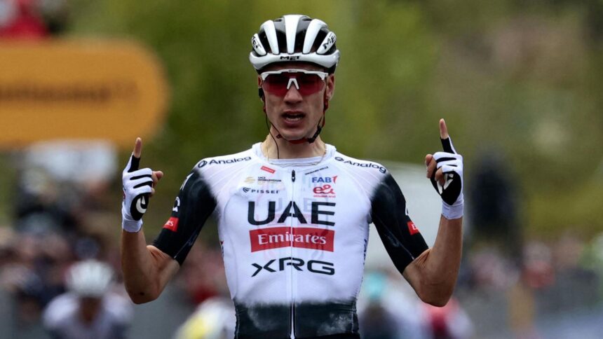 558abbd8d601706acff5d39a60133282 Аюсо выигрывает Сцену Джиро в роли Roglic утверждает Pink Jersey