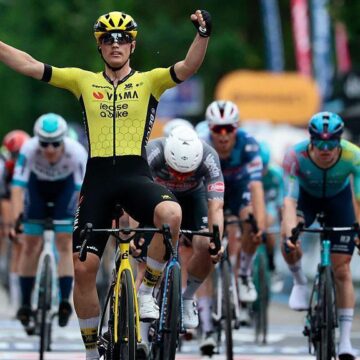 Kooij выигрывает Giro Stage 12 с британцем Тернером третьим