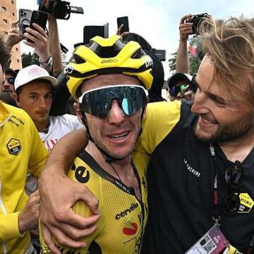 6c7c3608b2b7af9df554f861660211a9 Yates Snatches Giro Title на потрясающей предпоследней сцене