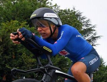 Бусси устанавливает рекорд женского часа в третий раз