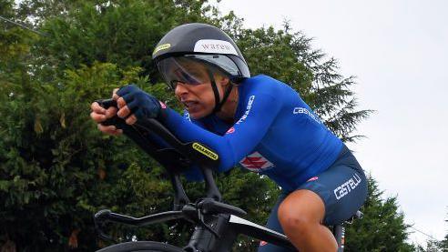 7b46e12ff96921fdc94c84a6e93bc75c Бусси устанавливает рекорд женского часа в третий раз