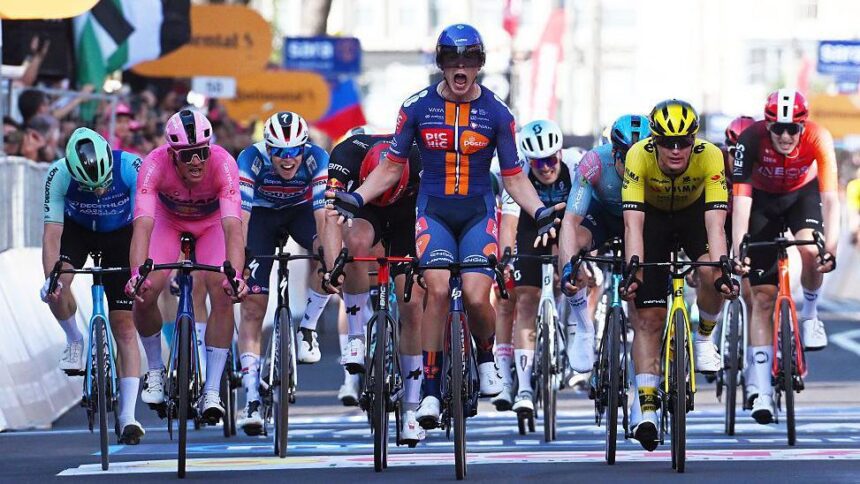 f619be342160b2e02d18373ccd6ccfe4 Ван Удден выигрывает Sprint, когда Педерсен сохраняет лидерство в гонке