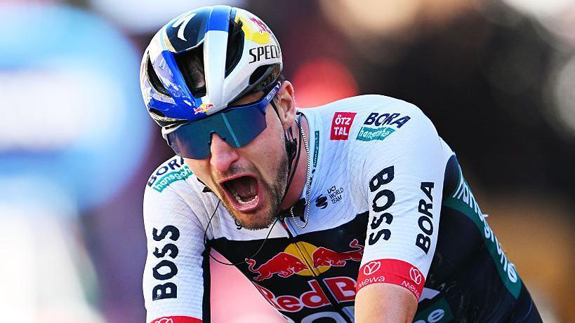 fce4dd9c578c9dc5af3d34e110113b5d Denz выигрывает Giro Stage 18, поскольку Del Toro сохраняет лидерство