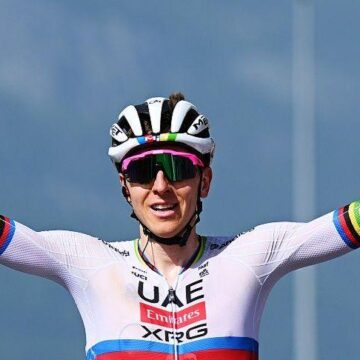 30afcefe40358216ebc4fe8ab371dd89 Погакар ведет дофина после доминирования подъема шестой стадии