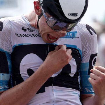 71ce5e2a6fcce18551bcf2fbd3768768 Ромео выигрывает дофийновый этап третьей, чтобы взять желтую майку