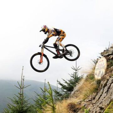 179ce0c25fbdf42eca4fe1359b87d9bf Горные байкеры должны победить «Самый глубокий, самый темный Уэльс»