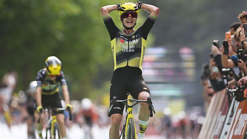 1be300b4cf9584e6248312b0fb138e1b VOS выигрывает начальную сцену Tour de France Fems