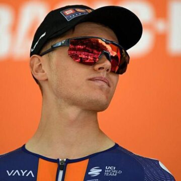 54a4feb74bb72b69babd34930ee428cb Шотландский потирает плечи с великими людьми в Тур де Франс