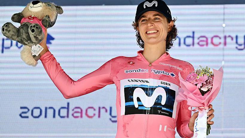 Reusser выигрывает начальную стадию женского Giro