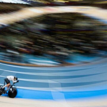 Велосипедисты врезаются в толпу на чемпионате немецких треков