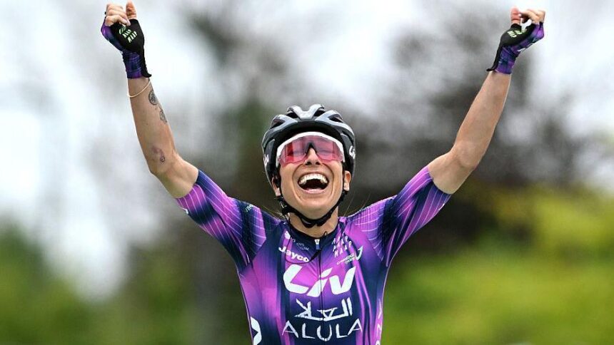 99b5c93f339b494e32df7a671b9b6edf Гарсия делает историю Tour de France Femmes в 41