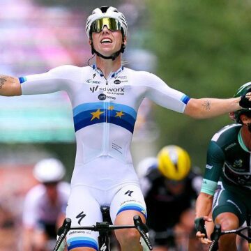 Wiebes выигрывает хаотичную стадию Tour de France Fems