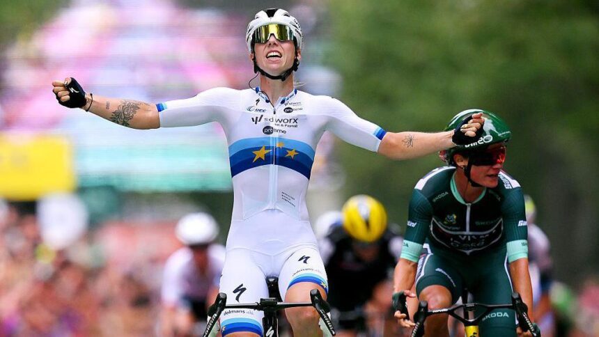 c76610b550f810115c2c01d0a4d3d389 Wiebes выигрывает хаотичную стадию Tour de France Fems