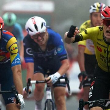 Вингегаард лидирует на Вуэльте с долгожданной победой