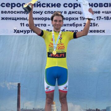 Победитель первенства России в многодневной гонке на шоссе — Лев Емельянов