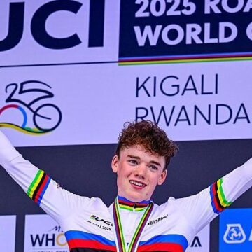 Британский Hudson выиграл юниорскую шоссейную гонку, так как UCI отзывает номер Furrer