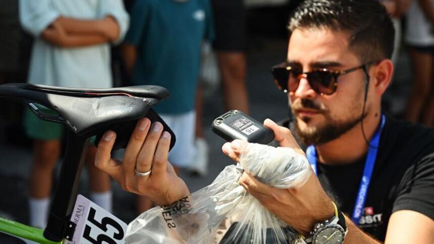 453905f274ab01ad2d560c3b15edb818 Все гонщики должны иметь при себе GPS-трекеры на Road Worlds