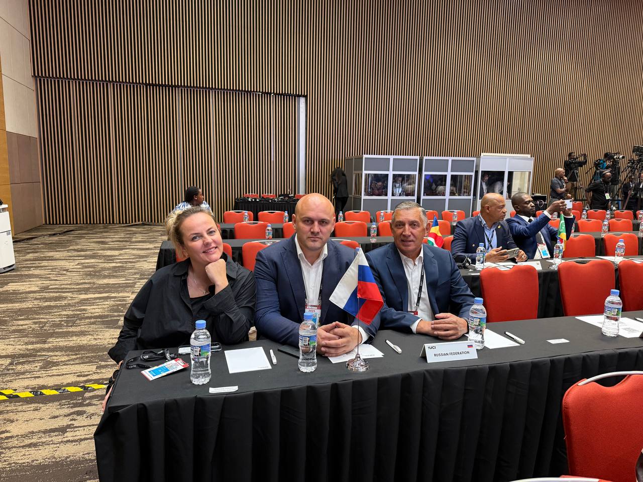 7d35cbdd8b27c1409cc4fa0158ad5c0d