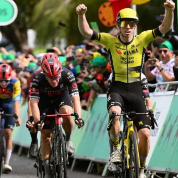 Бреннан бежит к победе на третьем этапе Тура Британии