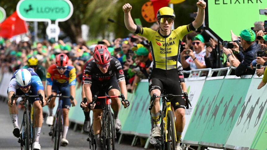 7e70f4109cbe49d9f66a609ddecbbc6e Бреннан бежит к победе на третьем этапе Тура Британии