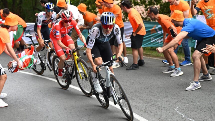 d256fad0c5c4516e80758fda848569b9 Протесты привели к скорейшему завершению этапа Вуэльта Испании