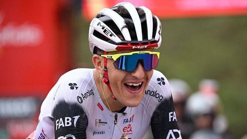 Soler выигрывает этап, поскольку Israel-Premier Tech модифицирует комплект