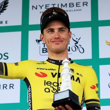 Коой выиграл первый этап захватывающего тура по Британии