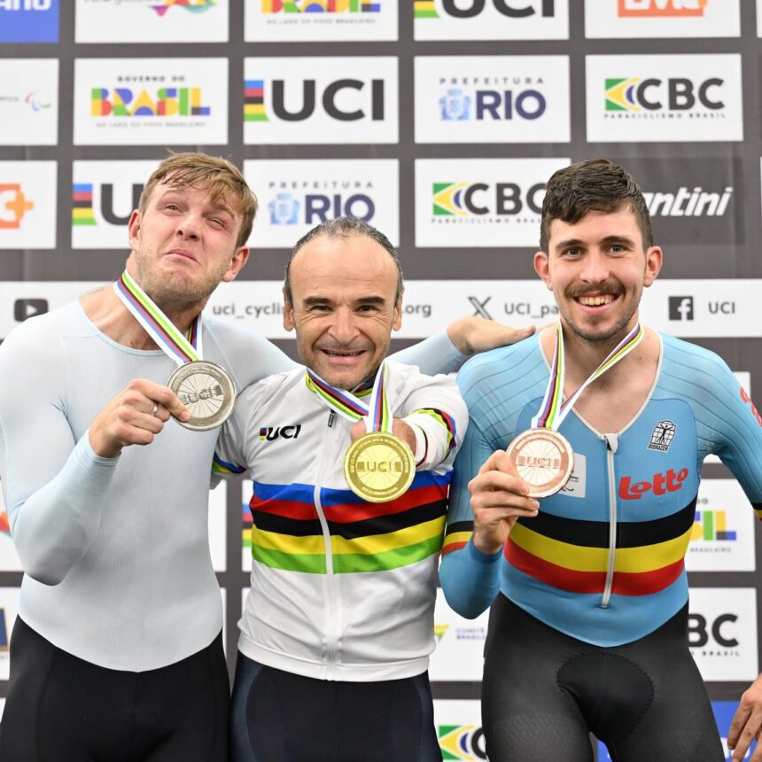 Ермаков завоевал серебро на чемпионате мира по паравелоспорту в Рио, прибавив вторую медаль в копилку!