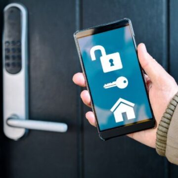 Умный дом начинается с двери, современные технологии для вашей безопасности