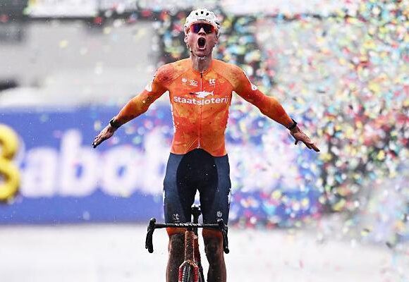 «Просто экстраординарно»: Ван дер Поэль выиграл восьмой чемпионат мира по велокроссу