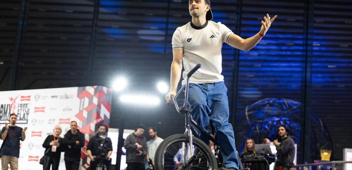 ac0597de77677fb6d75cb4c48f2e8d6e Испанец Альваро Эрнандес стал победителем Альфа-Банк международных состязаний по BMX-фристайлу-«флэт» в музее «АТОМ»