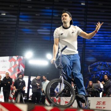 ac0597de77677fb6d75cb4c48f2e8d6e Испанец Альваро Эрнандес стал победителем Альфа-Банк международных состязаний по BMX-фристайлу-«флэт» в музее «АТОМ»