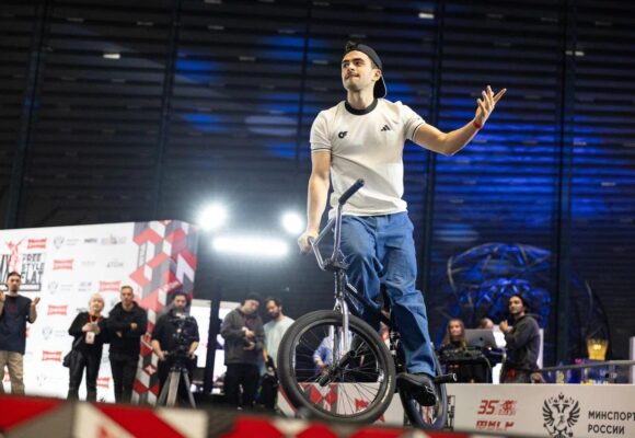 ac0597de77677fb6d75cb4c48f2e8d6e Испанец Альваро Эрнандес стал победителем Альфа-Банк международных состязаний по BMX-фристайлу-«флэт» в музее «АТОМ»