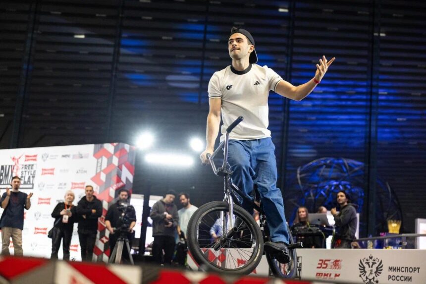 ac0597de77677fb6d75cb4c48f2e8d6e Испанец Альваро Эрнандес стал победителем Альфа-Банк международных состязаний по BMX-фристайлу-«флэт» в музее «АТОМ»