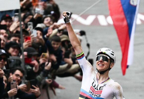 Pogacar выигрывает Strade Bianche в рекордный четвертый раз