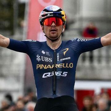 Пидкок дебютно выиграл однодневную гонку Милан-Турин