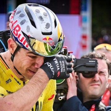 Ван Аэрт обыграл Погакара в захватывающем спринте Париж-Рубе