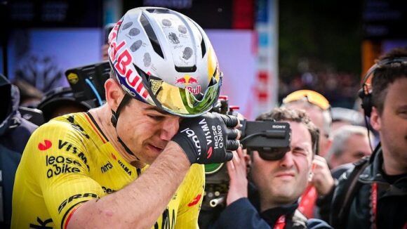 Ван Аэрт обыграл Погакара в захватывающем спринте Париж-Рубе