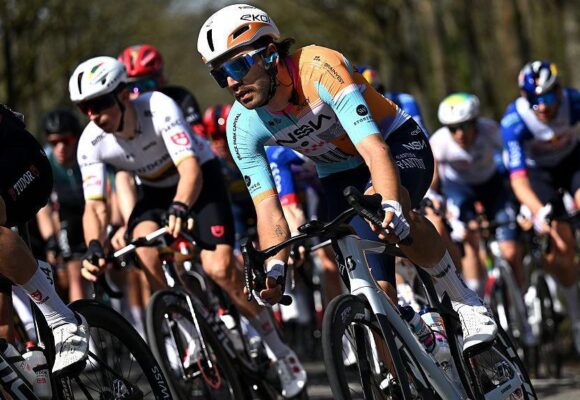 871bd58c9b64dc2b15e9964516ef3b26 Новозеландский гонщик Уоттс дисквалифицирован за удар в середине гонки