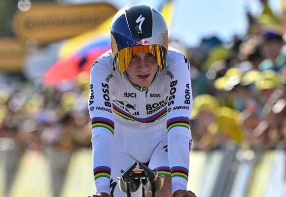 Эвенепол сократил преимущество Погачара, выиграв гонку на время