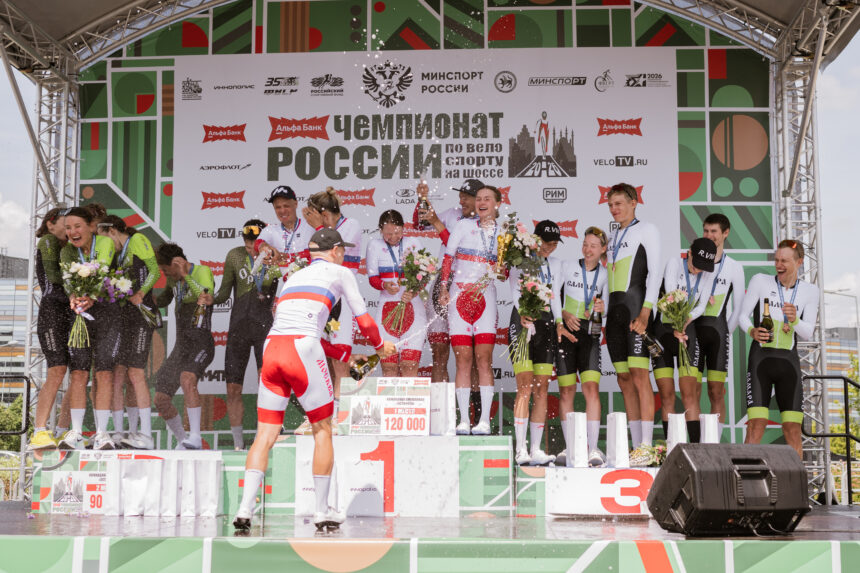 Команда Москвы выиграла Альфа-Банк чемпионат России по велоспорту на шоссе в командной смешанной эстафете
